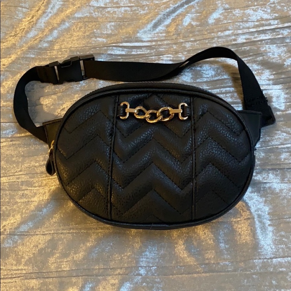 Black fanny pack